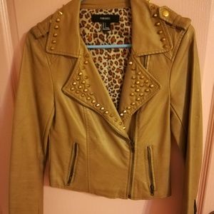 🐯🐆F21 studded tan faux leather moto jacket